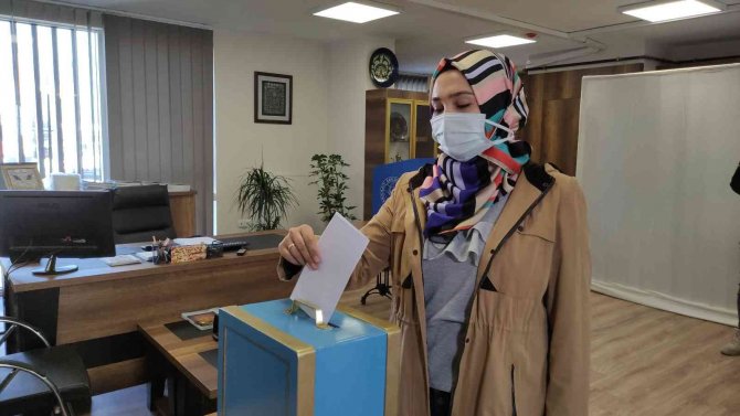 Özbekistan Vatandaşları Bursa’da Oy Kullandı