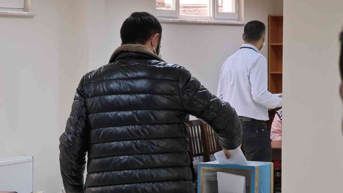 Özbekistan’daki Cumhurbaşkanlığı Seçimleri İçin Karabük’te Oy Kullandılar