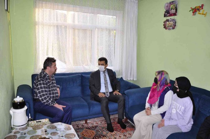 Milli Eğitim Müdürü Velileri Ziyaret Etti