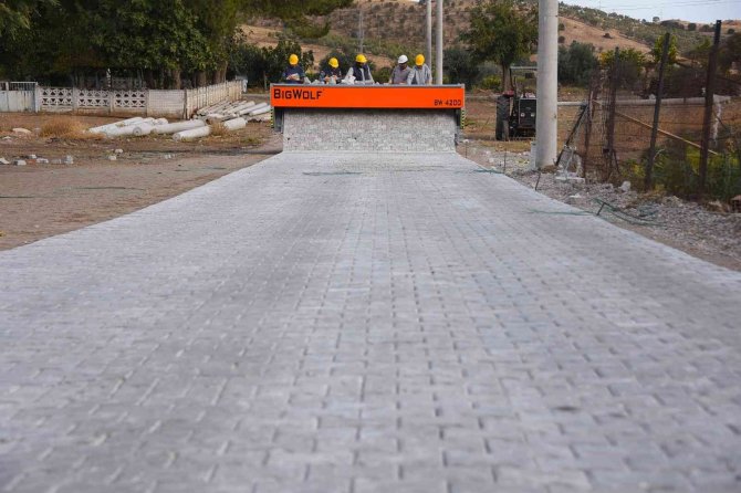 Kemerdamları Mahallesine Parke Taşı Döşeniyor