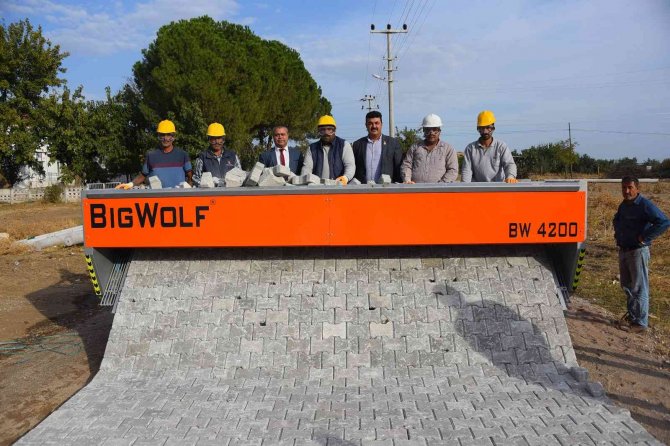 Kemerdamları Mahallesine Parke Taşı Döşeniyor