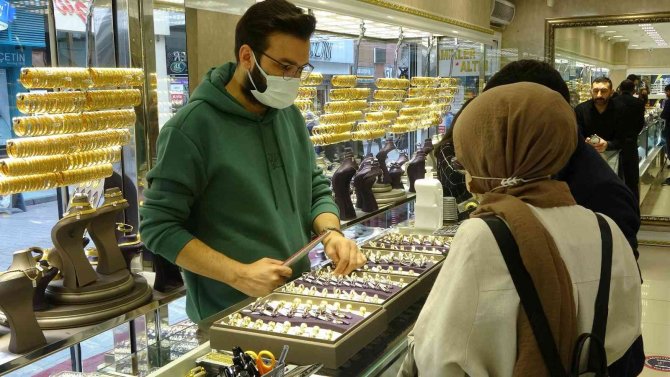 Fiyatlar Yükseldi, 1 Günde 1.5 Milyonluk Altın Bozdurdular