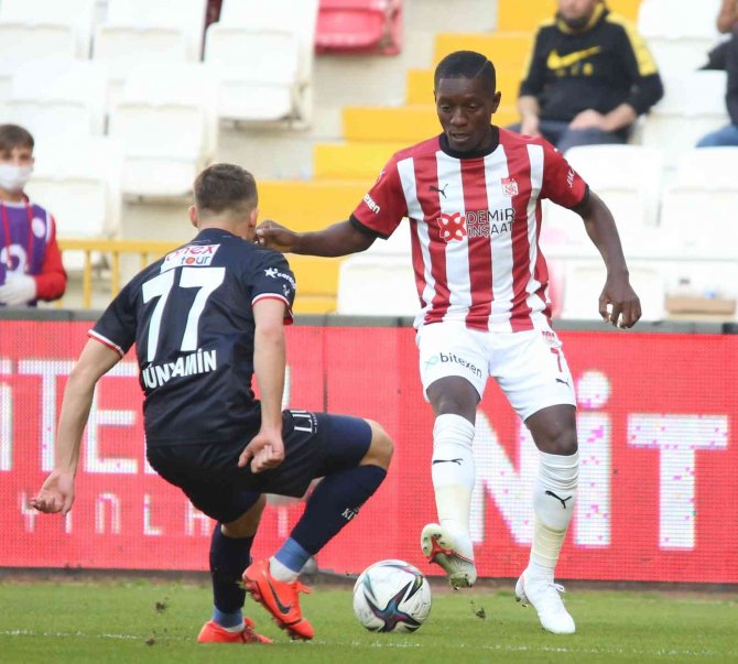 Süper Lig: Sivasspor: 2 - Antalyaspor: 2 (İ̇lk Yarı)