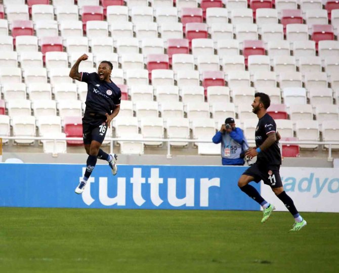 Süper Lig: Sivasspor: 2 - Antalyaspor: 2 (İ̇lk Yarı)