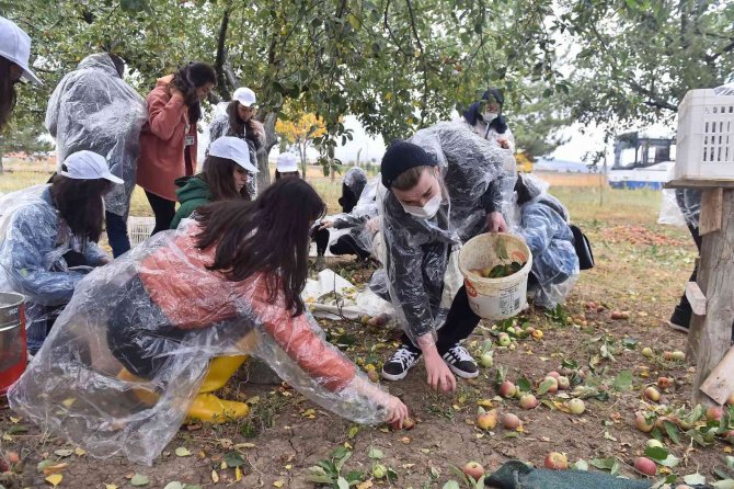 Başkent’te Geçici Yurtlarda Kalan Öğrencilere İyilik Hasadı