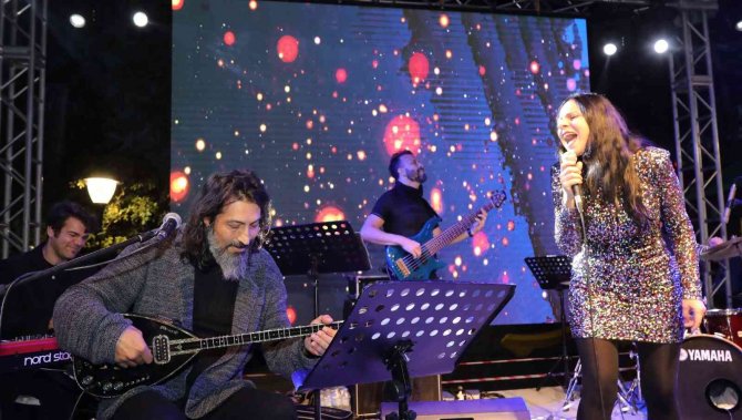Ankara’nın Başkent Oluşunun 98’inci Yılı Kutlamalarında Saz İle Caz Buluştu