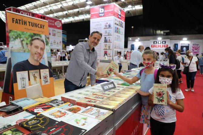 En Çok Ziyaretçi Ve Yazarın Buluştuğu Fuar