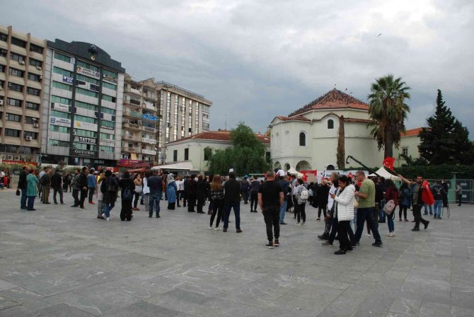 Aşı Karşıtları İ̇zmir’de Toplandı
