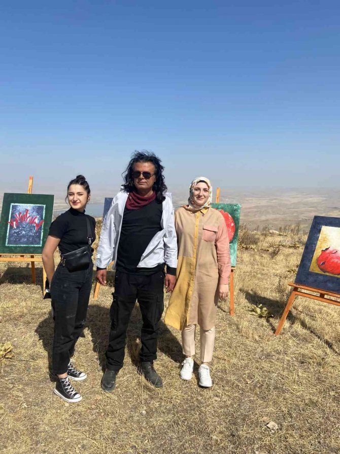 Muşar Dağı Zirvesinde Resim Sergisi