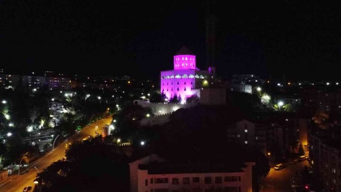 Estergon Kalesi’nde Pembe Mesaj