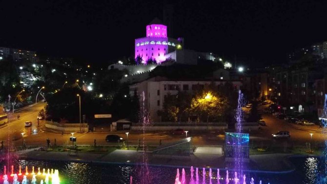 Estergon Kalesi’nde Pembe Mesaj