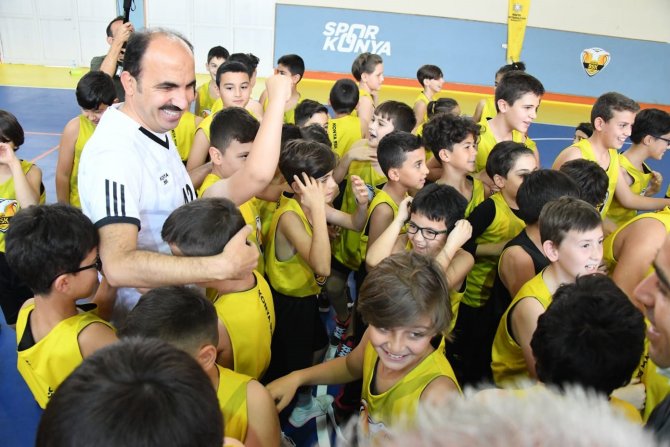 Başkan Altay Büyükşehir Belediyesporlu Genç Basketbolcularla Buluştu