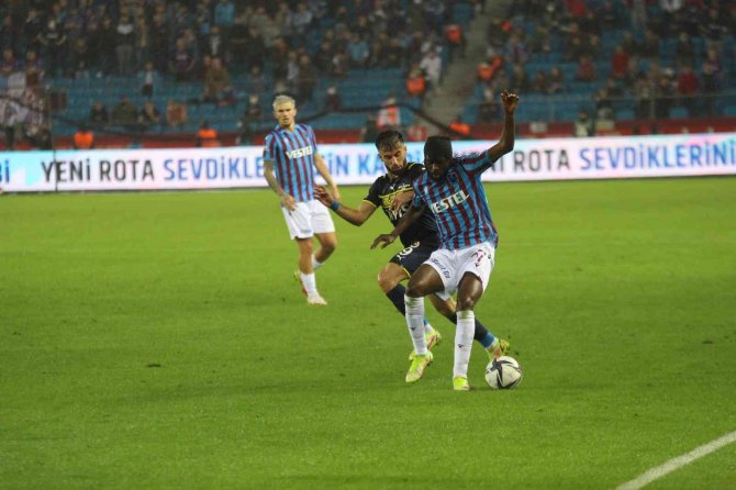 Süper Lig: Trabzonspor: 3 - Fenerbahçe: 1 (Maç Sonucu)