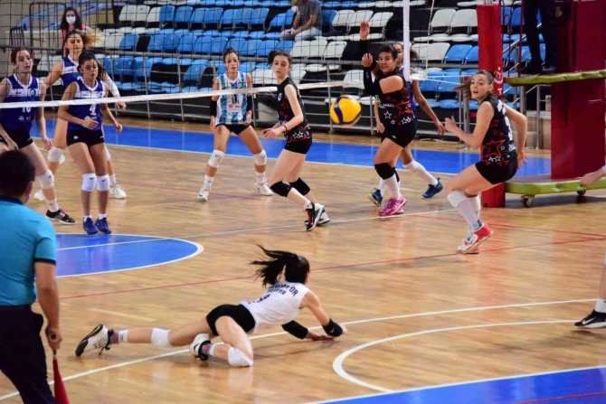 "Bizim Kızlar" Lige Galibiyetle Başladı
