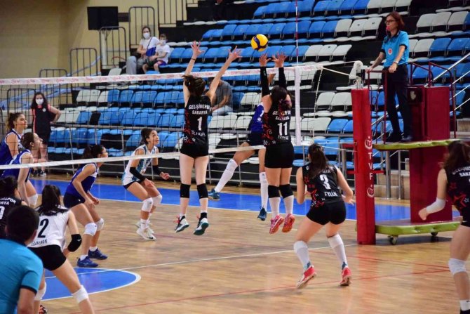 "Bizim Kızlar" Lige Galibiyetle Başladı