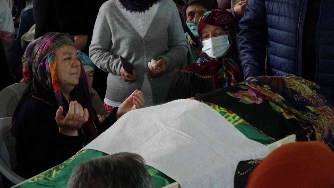 Samsun’daki Otobüs Kazasında Hayatını Kaybeden 2 Kadın Son Yolculuğuna Uğurlandı