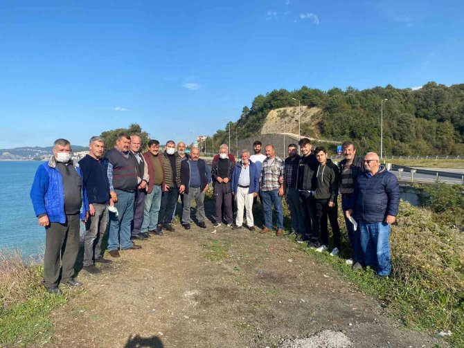 Alaplılı Vatandaşlardan Çimento Yükleme İskelesi Tepkisi