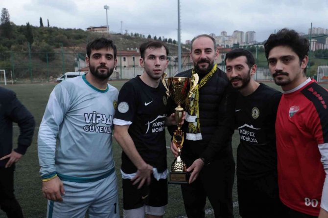 İ̇zmit Belediyesi Başkanlık Kupası’nda Şampiyon Bekirderespor