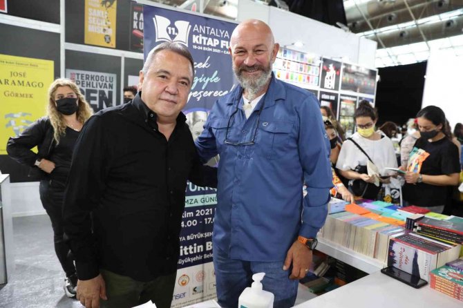 Antalya Kitap Fuarı’nda Hafta Sonu İlgisi