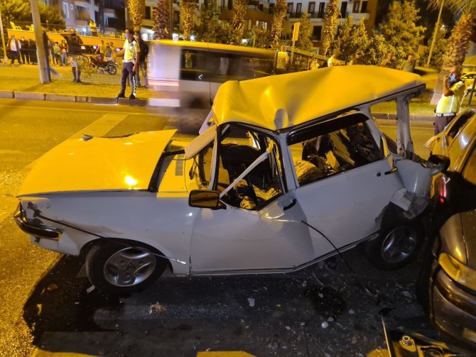 Antalya’da 7 Aracın Karıştığı Kazada Ortalık Savaş Alanına Döndü: 1 Ölü, 8 Yaralı