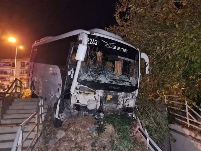 Antalya’da 7 Aracın Karıştığı Kazada Ortalık Savaş Alanına Döndü: 1 Ölü, 8 Yaralı