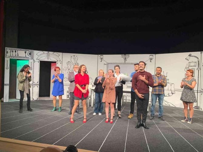 Bodrum Belediyesi Şehir Tiyatrosu Perdeyi Açtı