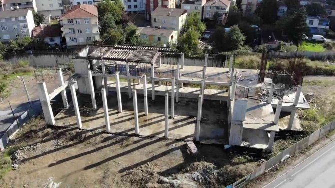 Çekmeköy’de 4 Yıl Önce Başlanan İtfaiye İstasyonu İnşaatı 2.5 Yıldır Yapılmıyor