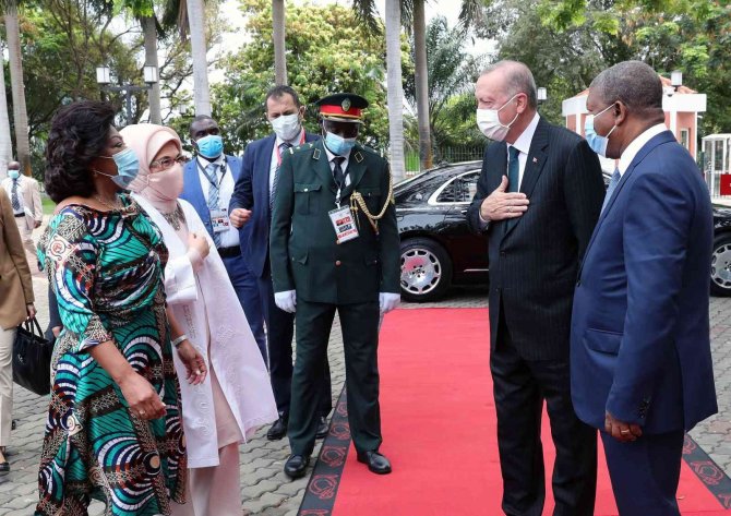 Cumhurbaşkanı Erdoğan, Angola’da Resmi Tören İle Karşılandı