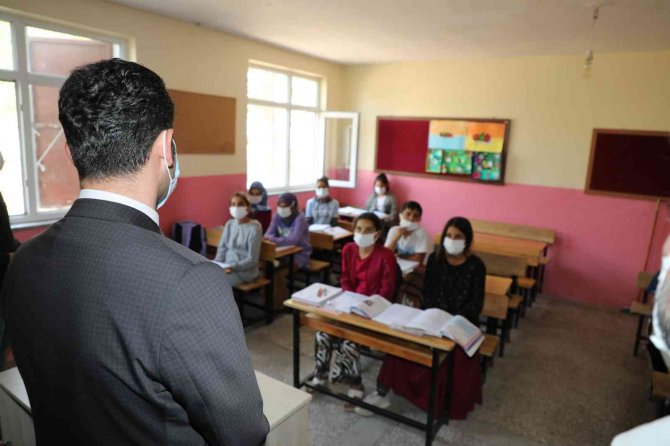 Kaymakam Beşikci, Kırsal Mahallelerde Okul İdarecileri İle Bir Araya Geldi