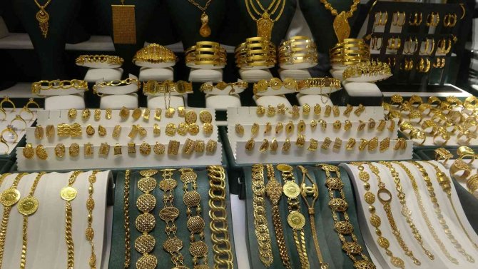 Kuyumcular Yeni Evlenen Çiftleri Sahte Altına Karşı Uyardı