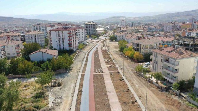 Elazığ’da Üst Yapı Çalışmaları Sürüyor