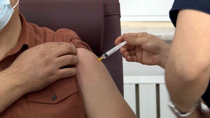 Yerli Korona Virüs Aşısı Turkovac’ın Hatırlatma Dozu Erü’de Uygulandı
