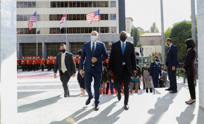 Abd Savunma Bakanı Lloyd Austin, Mevkidaşı Juansher Burchuladze İle Gürcistan’da Bir Araya Geldi