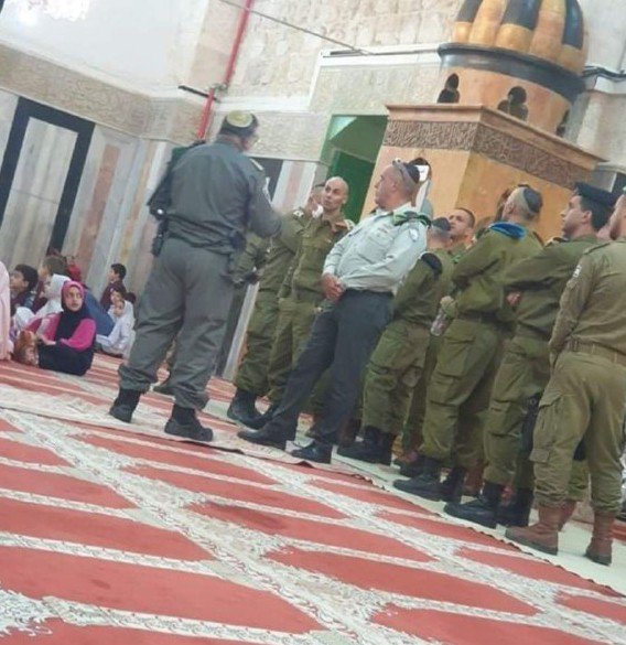 İ̇srail Askerleri Harem-i İ̇brahim Camii’ne Baskın Düzenledi