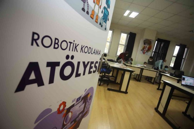 Kartal Belediyesinden Çocuklara ‘Robotik Kodlama Eğitimi’