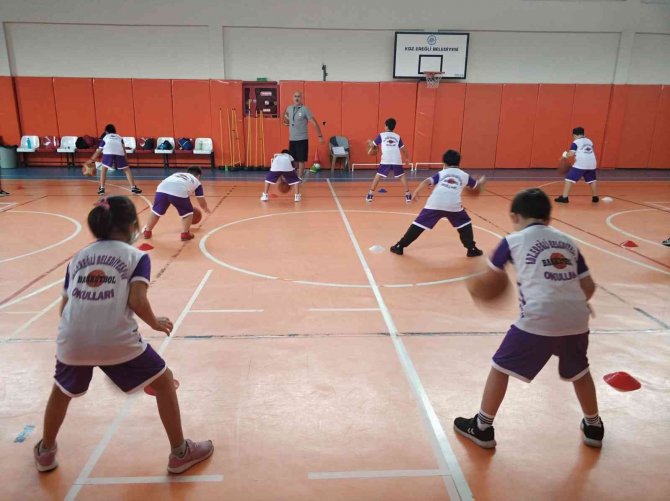 Basketbol Okulunda Çalışmalar Sürüyor