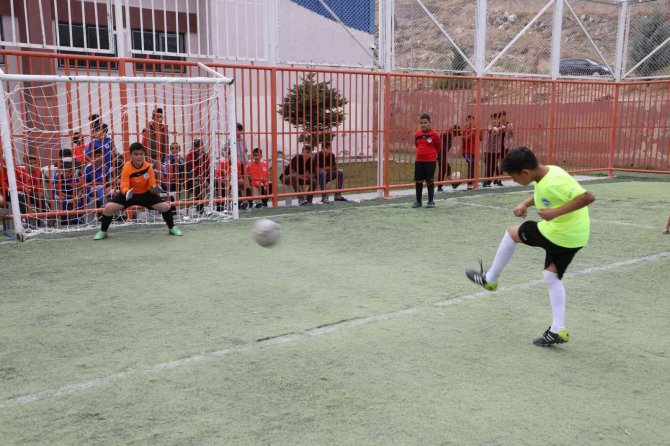 Melikgazi Futbol Okulu Kapanış Turnuvası Düzenlendi
