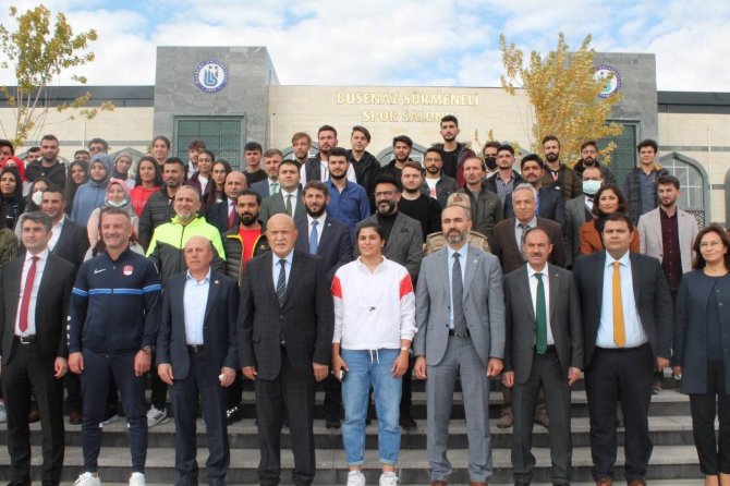 Olimpiyat Şampiyonu Busenaz Sürmeneli’nin İsmi Öğrencisi Olduğu Üniversitenin Spor Salonuna Verildi