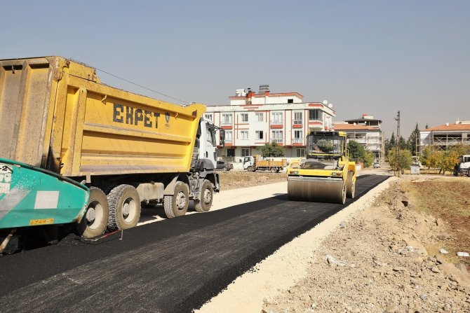 Aktoprak Mahallesi’nde Yeni Yollar Asfaltlanıyor