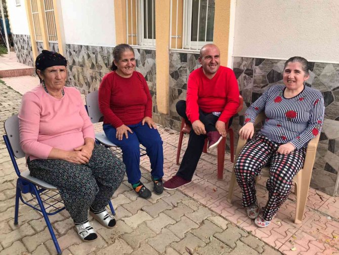 Tunceli’de Yaşayan Uğurlu Çifti, Hayatlarını Zihinsel Engelli Çocuklarına Adadı