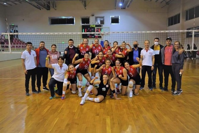 Voleybolda Ayvalık Kazandı