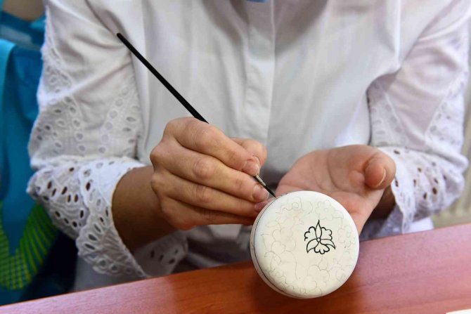 Yıldırımlı Kadınlardan Çini Sanatına Büyük İlgi