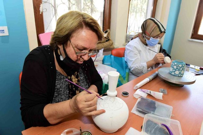Yıldırımlı Kadınlardan Çini Sanatına Büyük İlgi