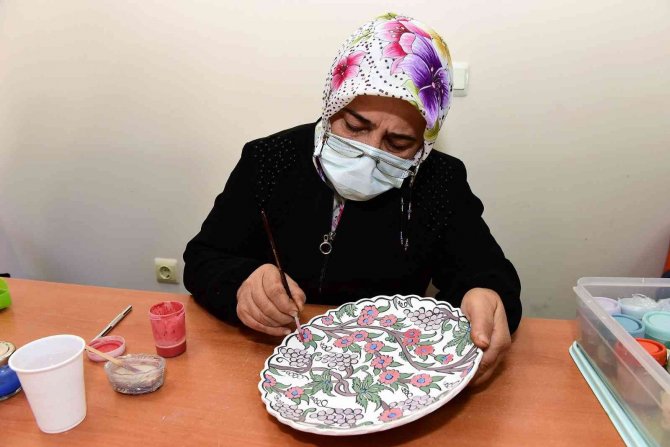Yıldırımlı Kadınlardan Çini Sanatına Büyük İlgi
