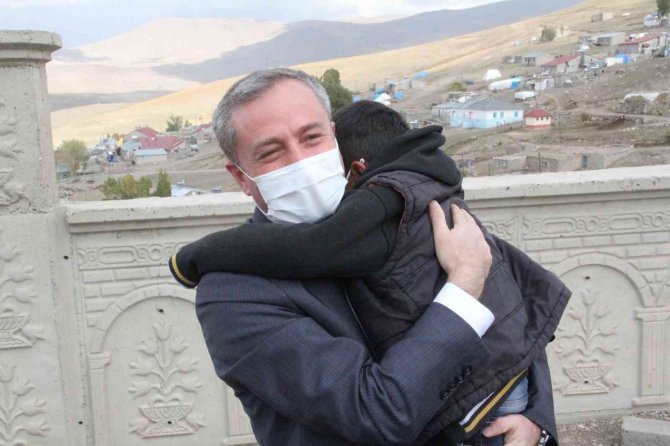 Hamur’da Tübi̇tak 4006 Bilim Fuarı Açıldı