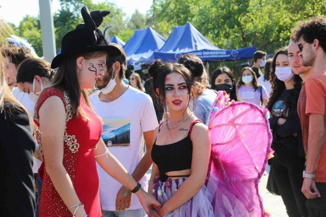 Akdeniz Üniversitesi’nde Topluluk Tanıtım Günleri Düzenleniyor