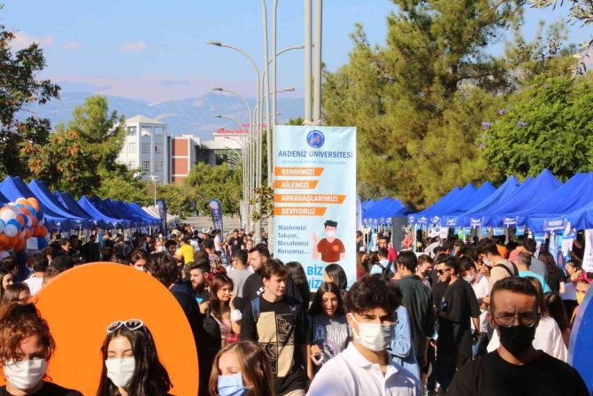 Akdeniz Üniversitesi’nde Topluluk Tanıtım Günleri Düzenleniyor