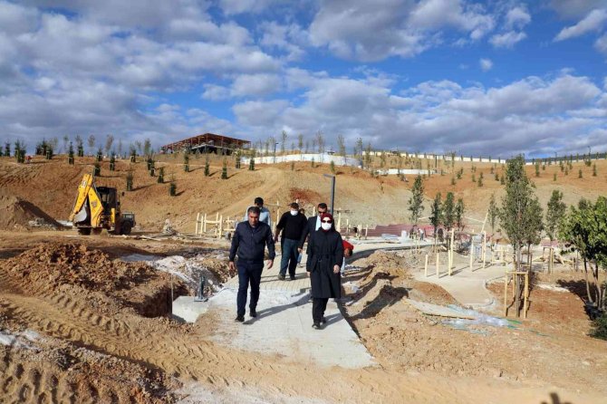 Akyurt Millet Bahçesi’nde Ağaçlar Dikiliyor