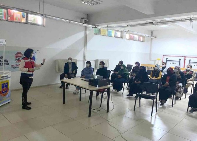 Ardahan’da ‘En İ̇yi Narkotik Polisi Anne’ Kampanyası Başladı