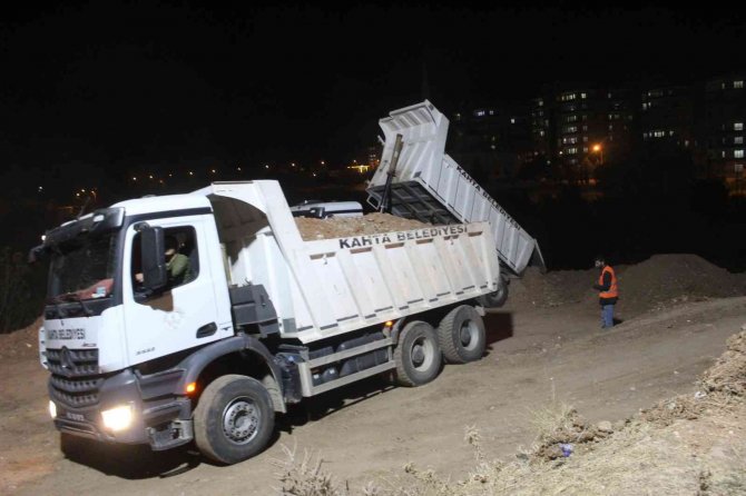 Yol Çalışmaları Gece Gündüz Devam Ediyor